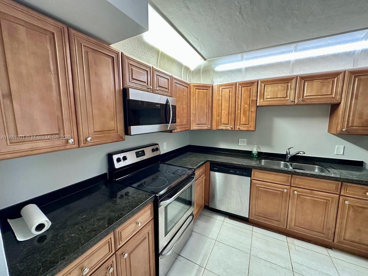 RACQUET CLUB APTS AT BONA - Residential