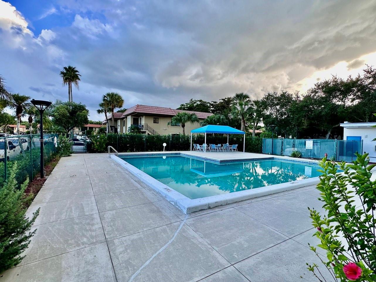 RACQUET CLUB APTS AT BONA - Residential