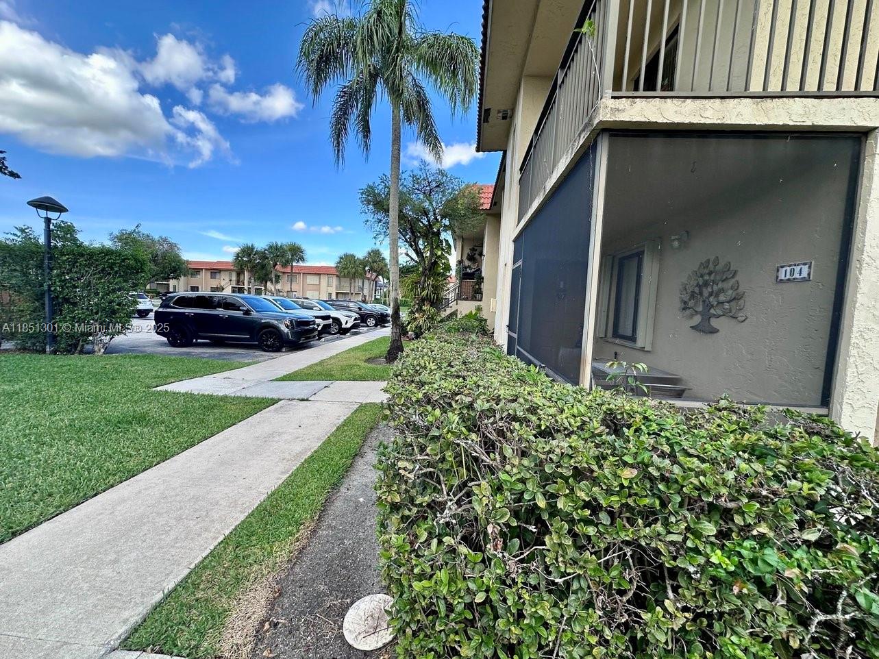 RACQUET CLUB APTS AT BONA - Residential