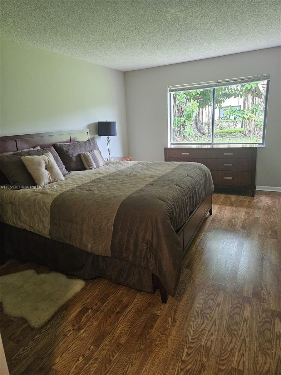 RACQUET CLUB APTS AT BONA - Residential