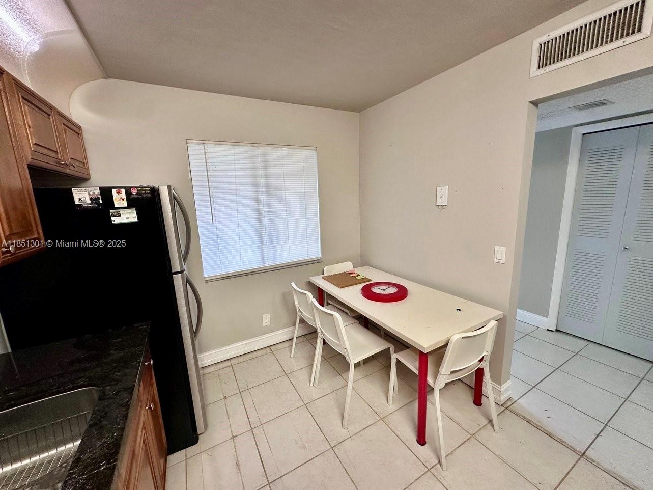 RACQUET CLUB APTS AT BONA - Residential