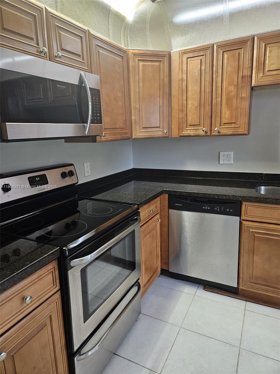 RACQUET CLUB APTS AT BONA - Residential