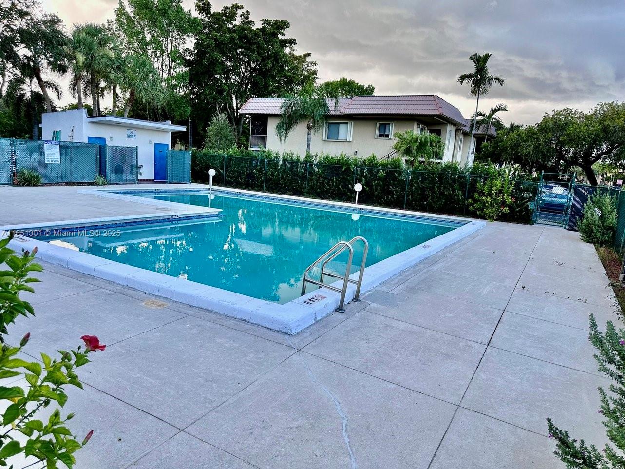 RACQUET CLUB APTS AT BONA - Residential