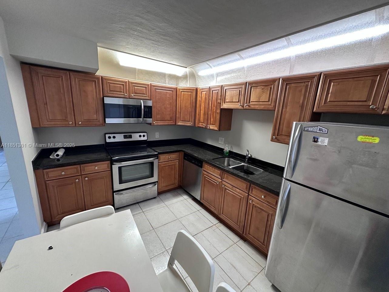 RACQUET CLUB APTS AT BONA - Residential