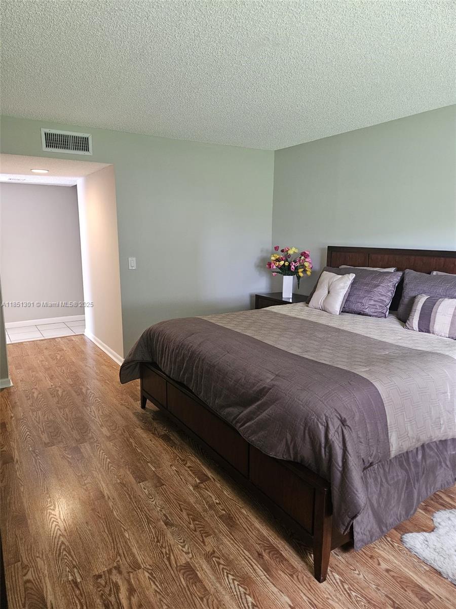 RACQUET CLUB APTS AT BONA - Residential