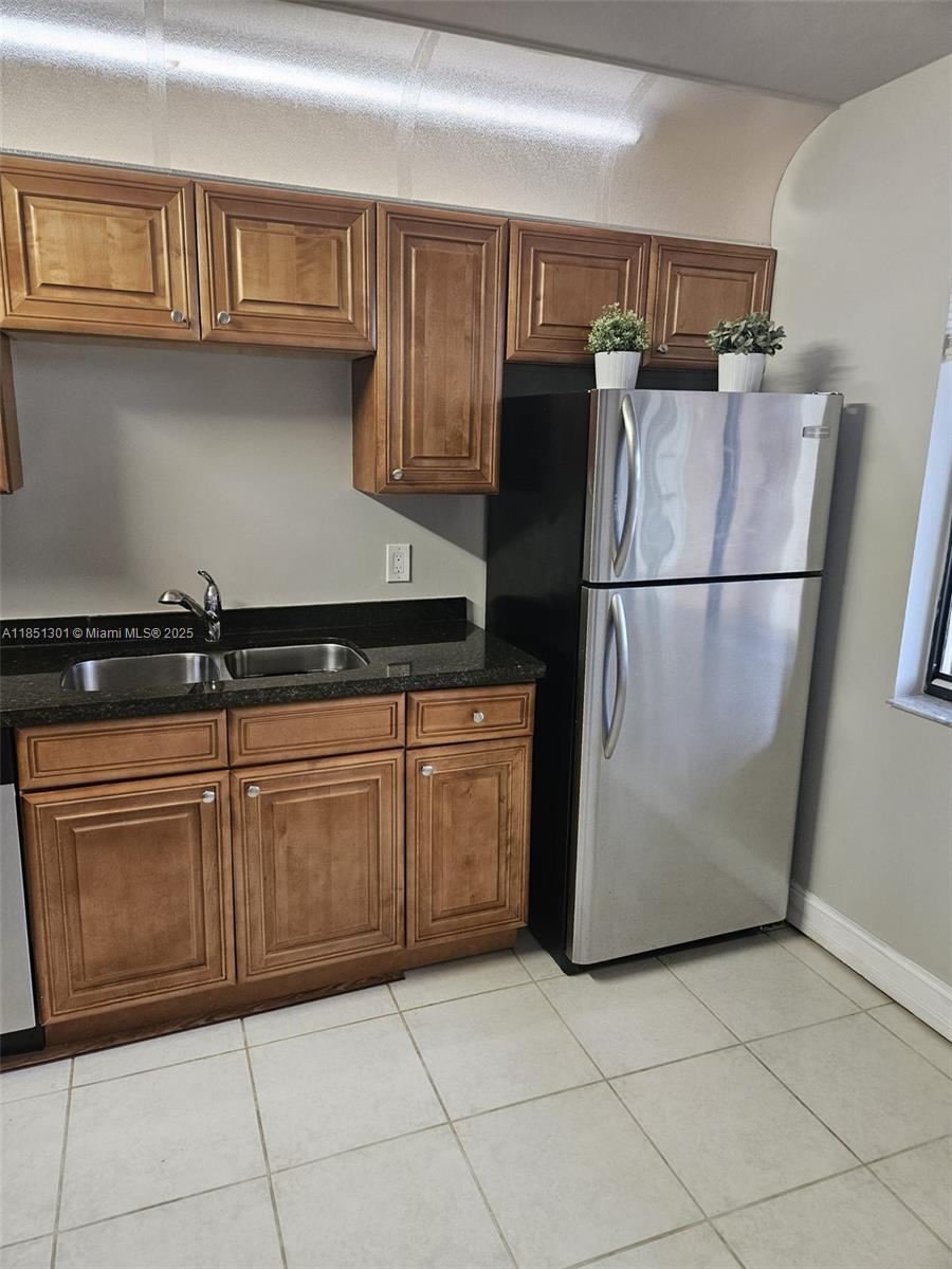RACQUET CLUB APTS AT BONA - Residential