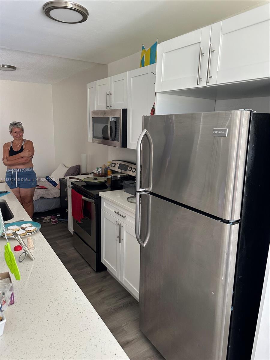 LSOLEI AT HALLANDALE BEAC - Residential Lease