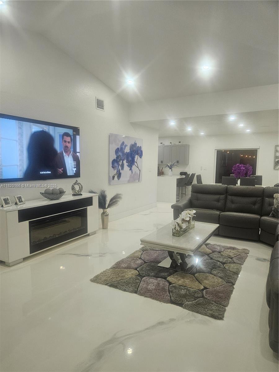 THE TROPICS AMD - Residential