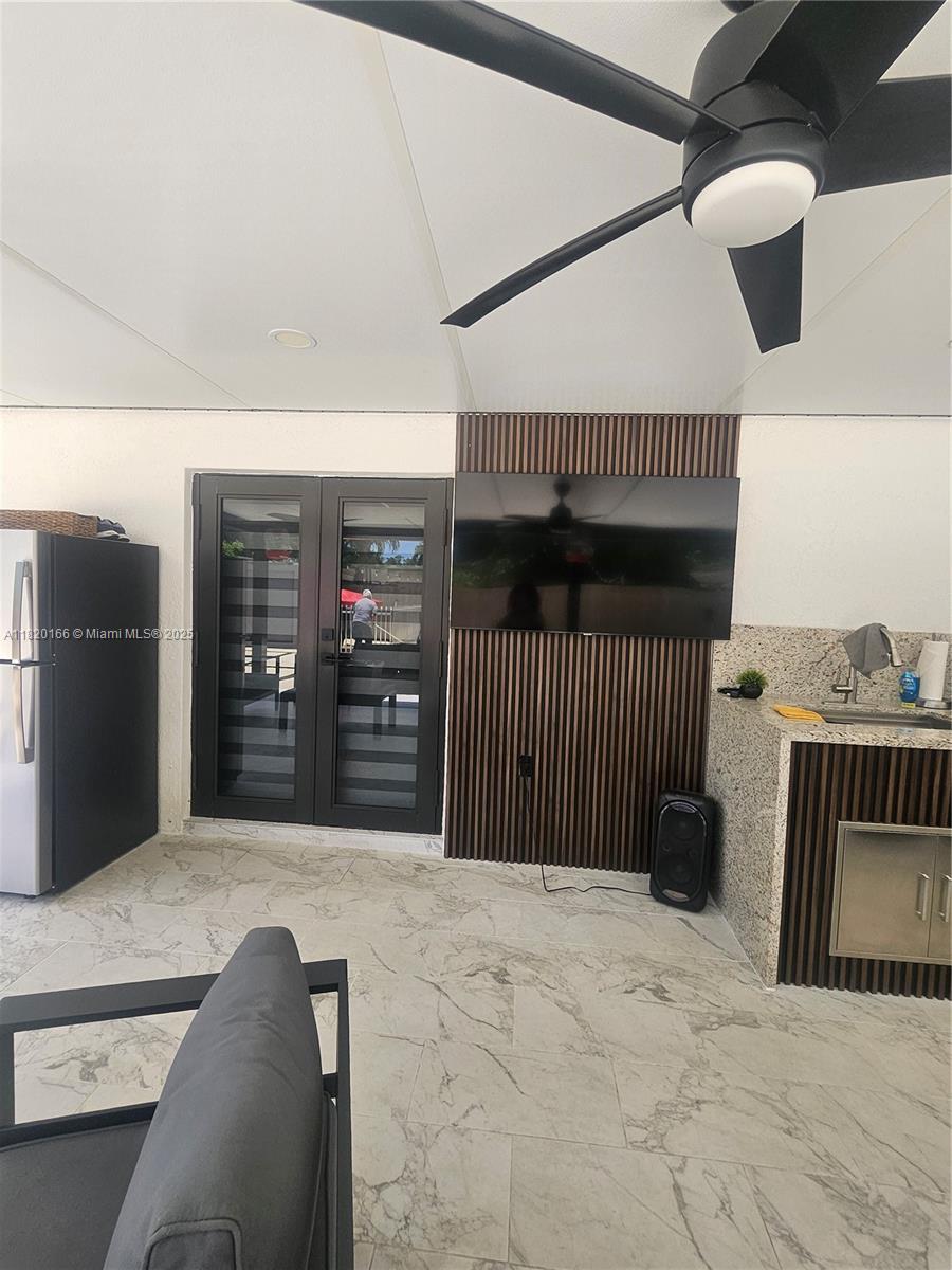 THE TROPICS AMD - Residential