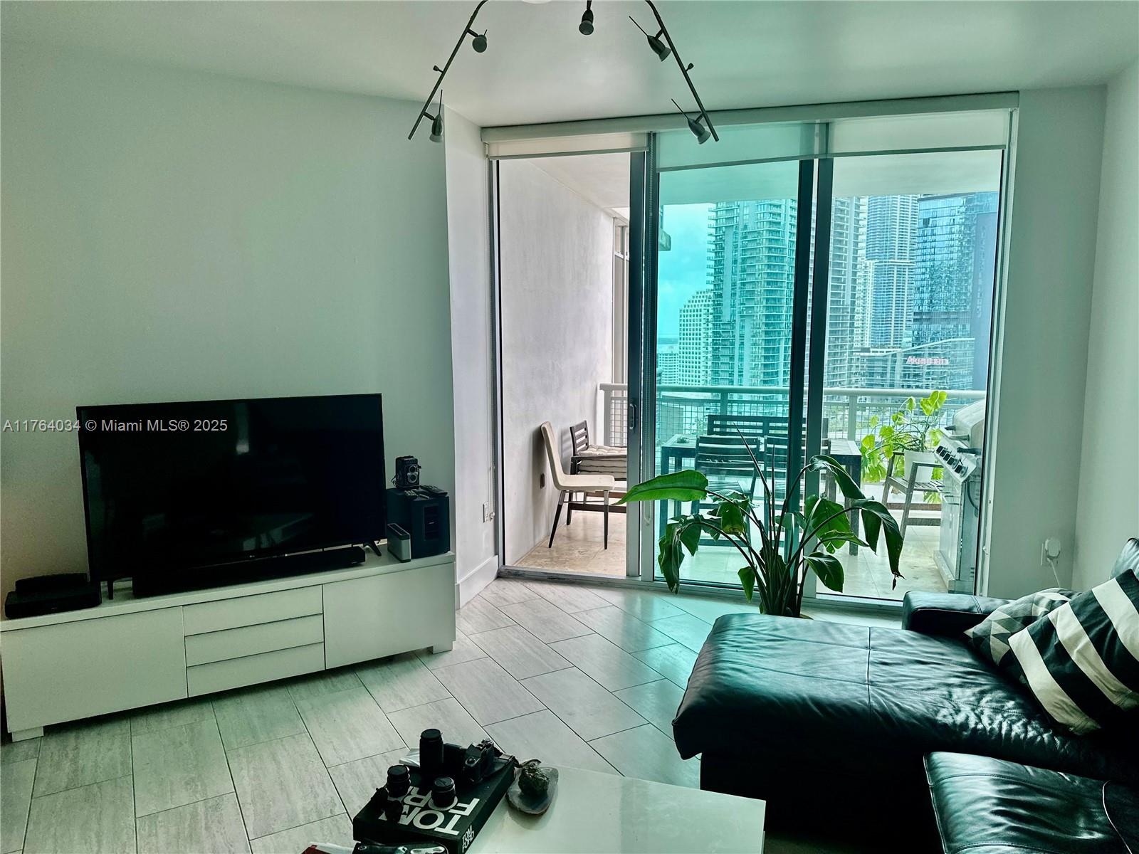 WIND CONDO - Residential