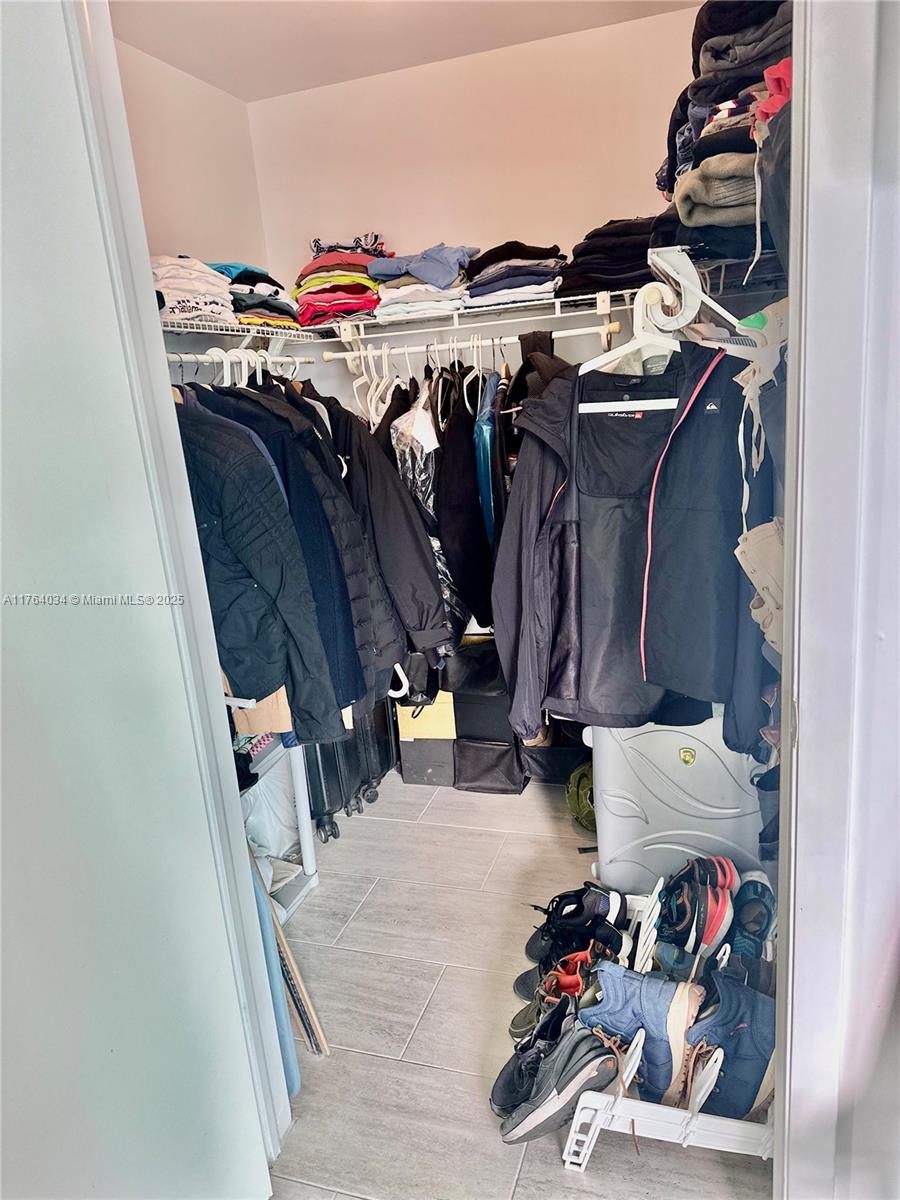 WIND CONDO - Residential