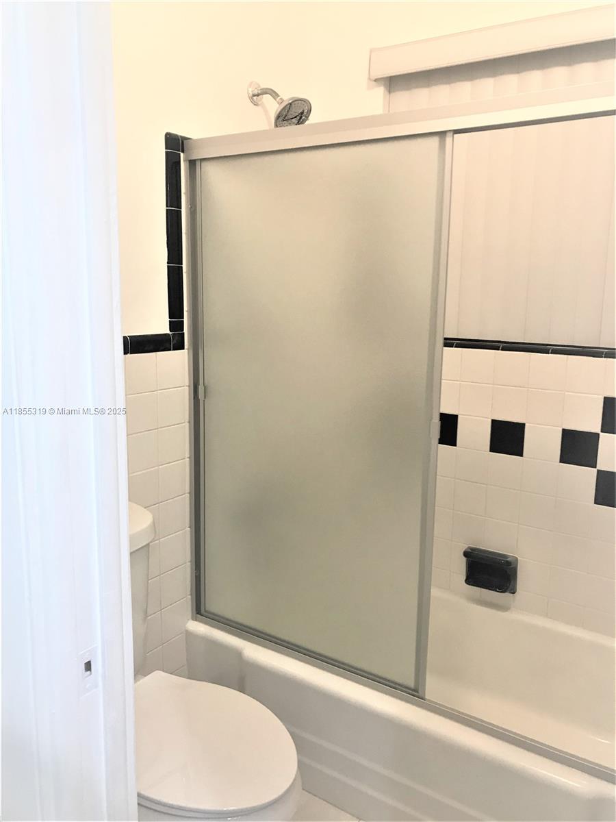 HOLLYWOOD HILLS PARK - Residential Lease