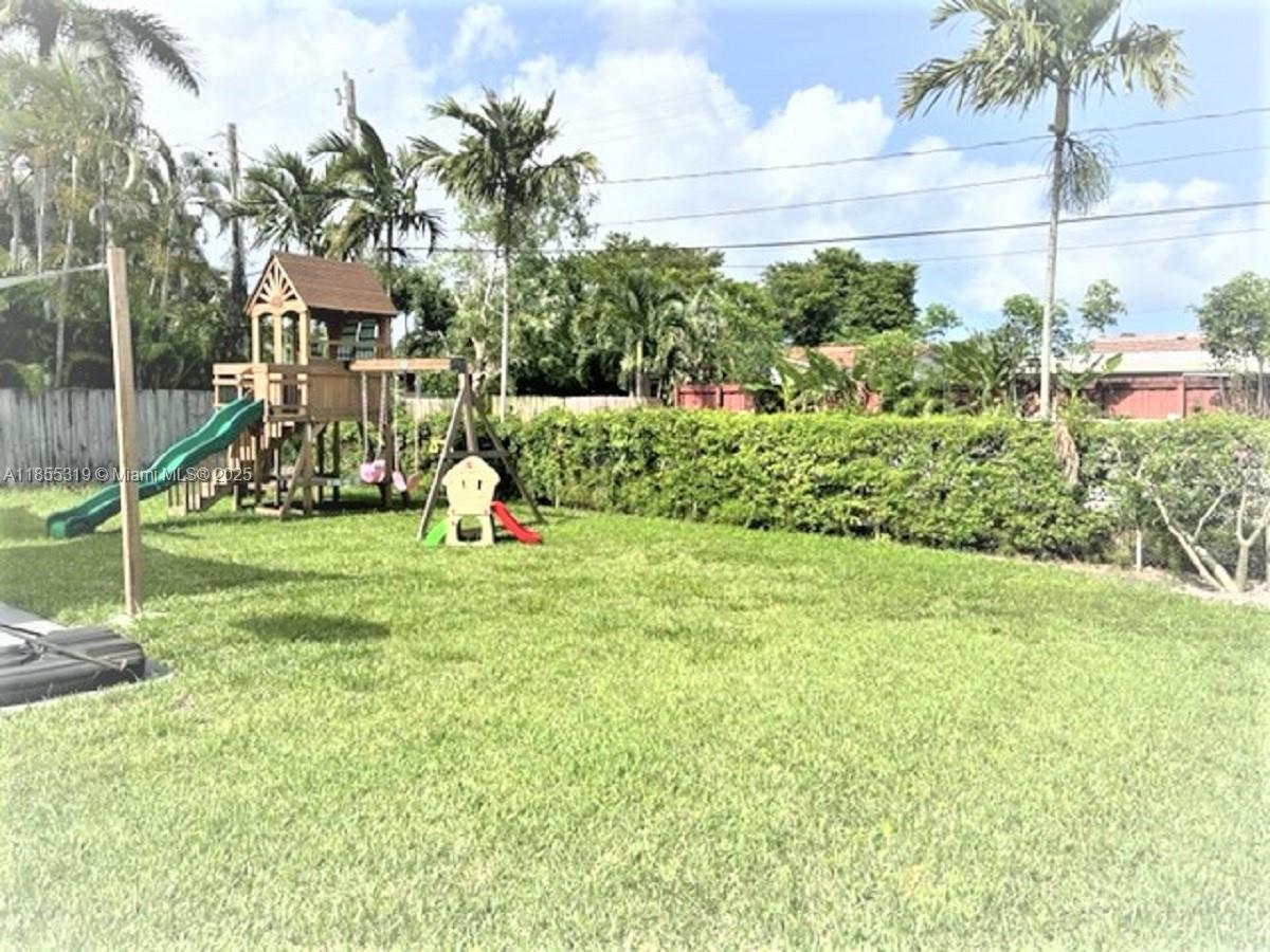 HOLLYWOOD HILLS PARK - Residential Lease