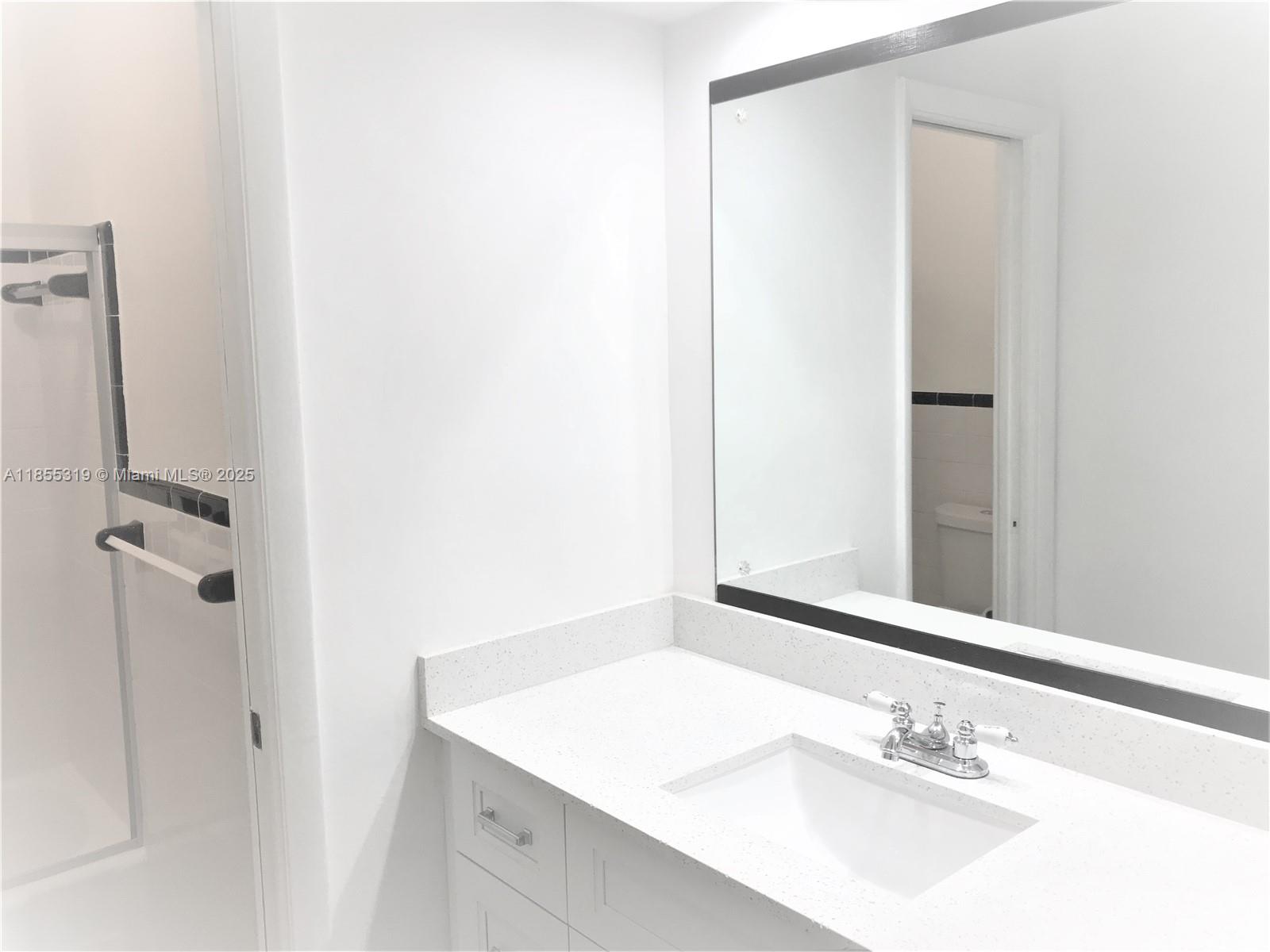 HOLLYWOOD HILLS PARK - Residential Lease