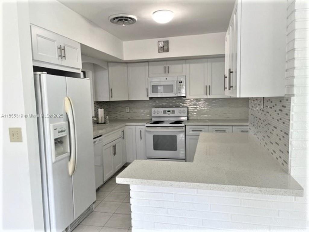 HOLLYWOOD HILLS PARK - Residential Lease