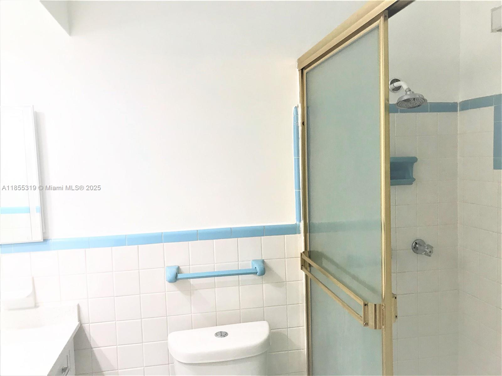 HOLLYWOOD HILLS PARK - Residential Lease