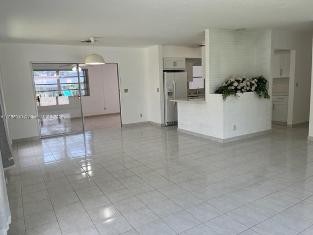 HOLLYWOOD HILLS PARK - Residential Lease