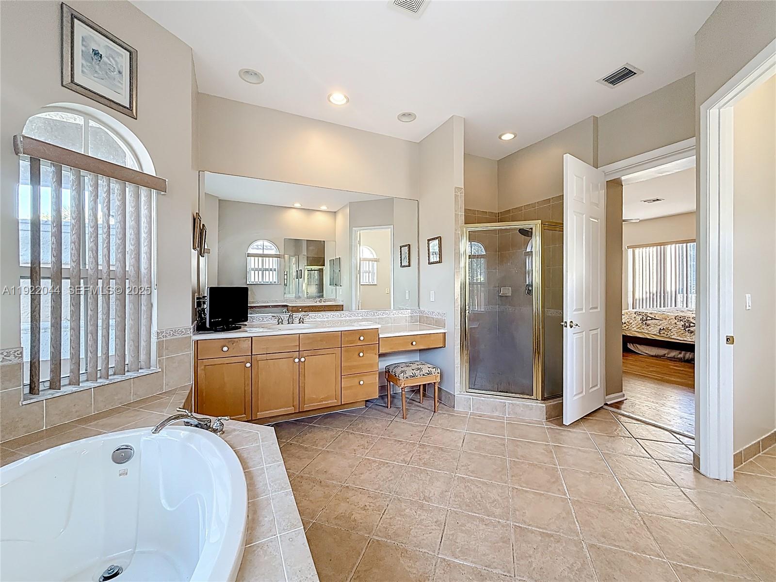 SESSA EIGHT - Residential