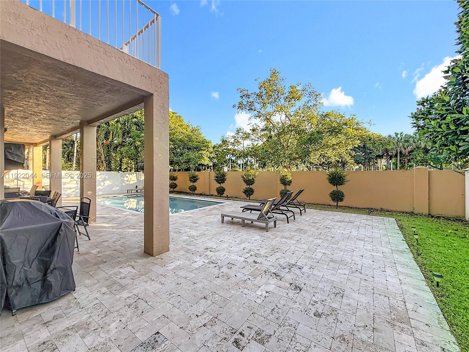 SESSA EIGHT - Residential