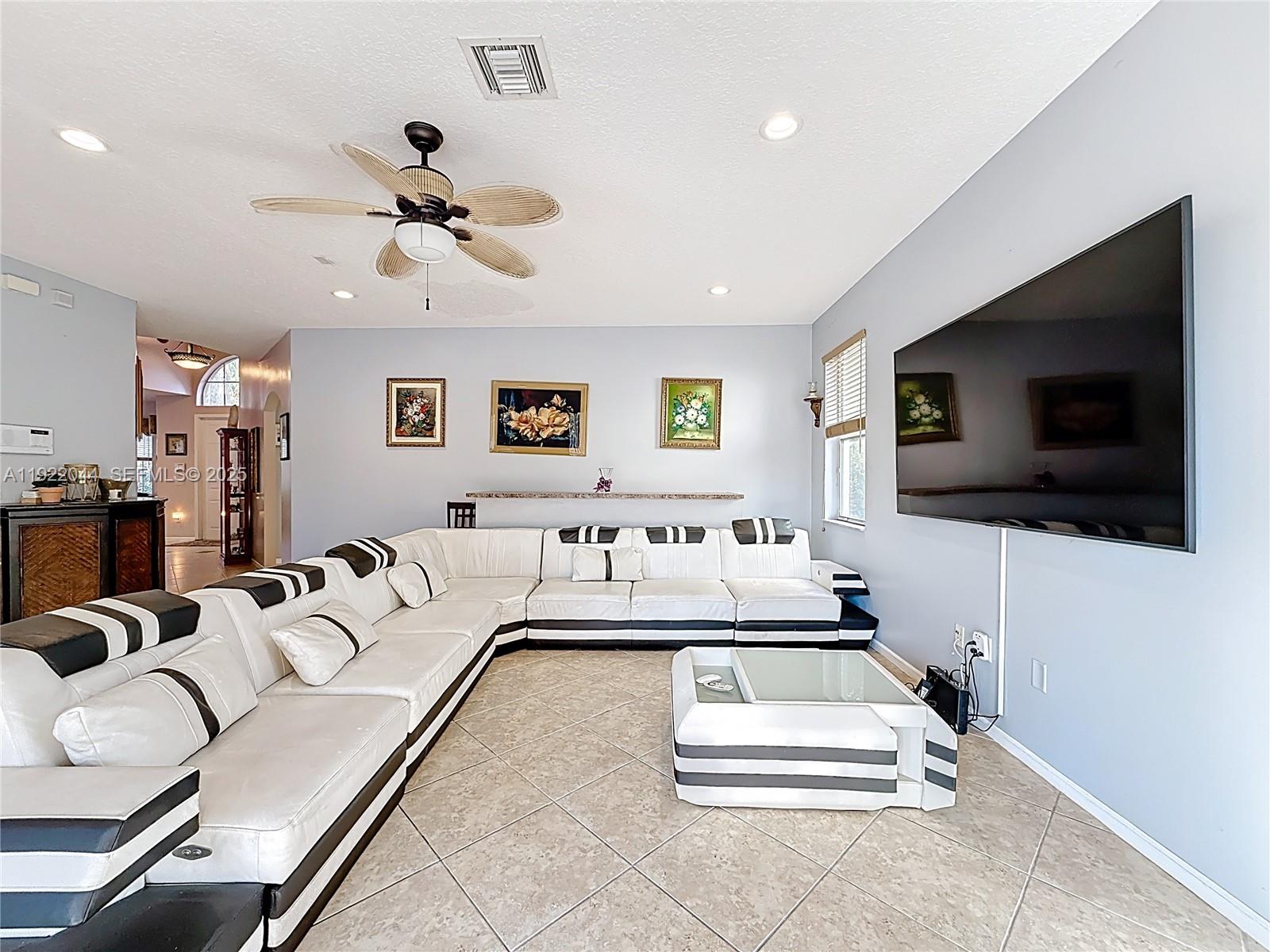 SESSA EIGHT - Residential