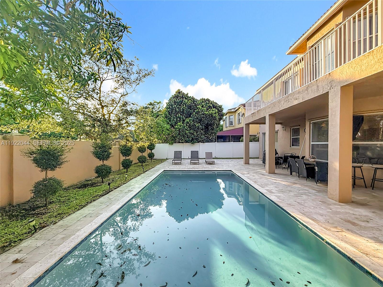 SESSA EIGHT - Residential