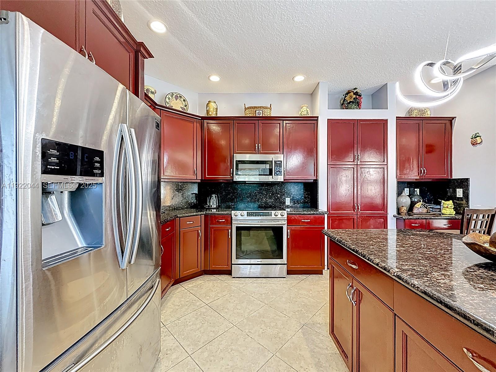 SESSA EIGHT - Residential