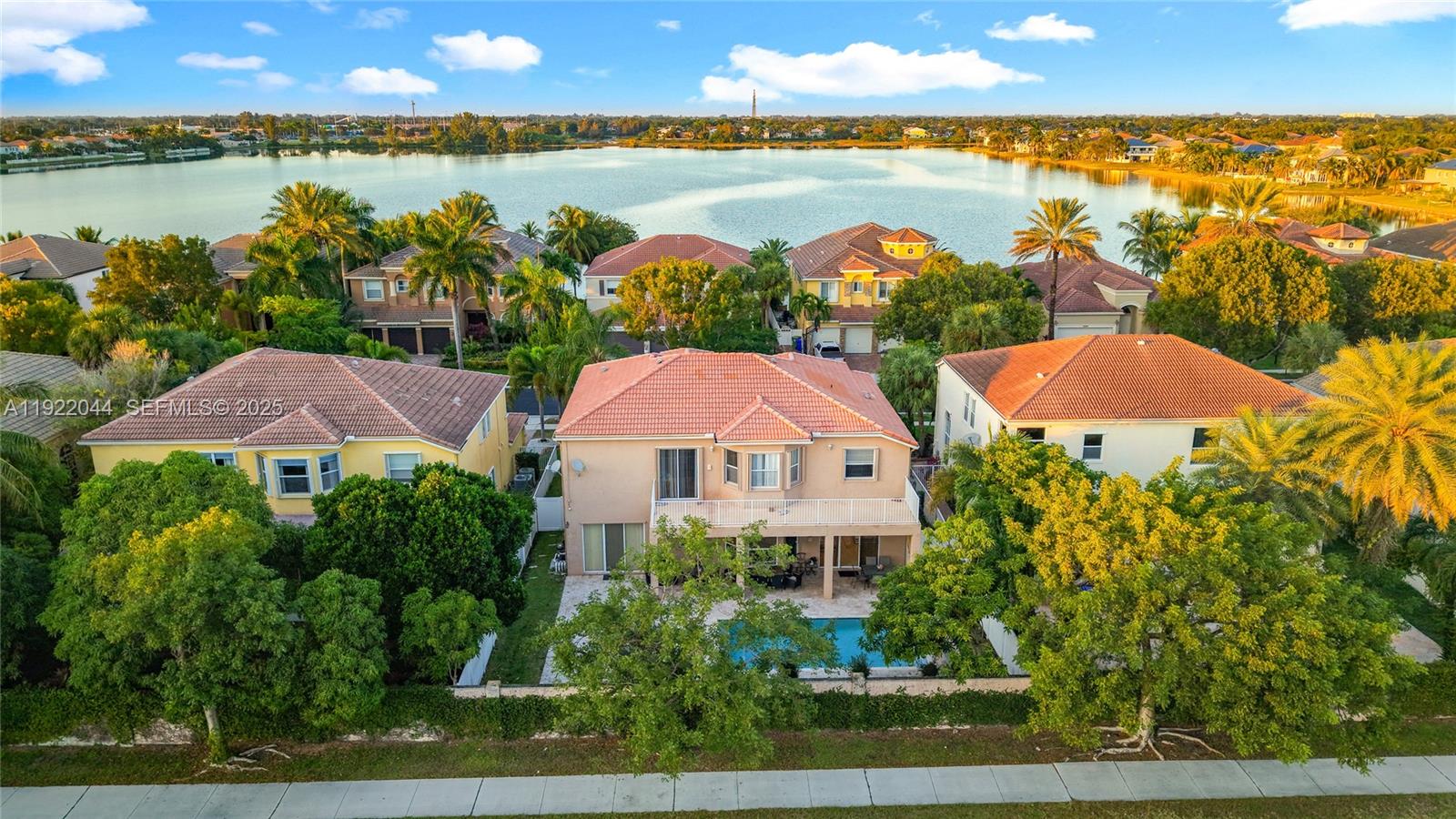 SESSA EIGHT - Residential