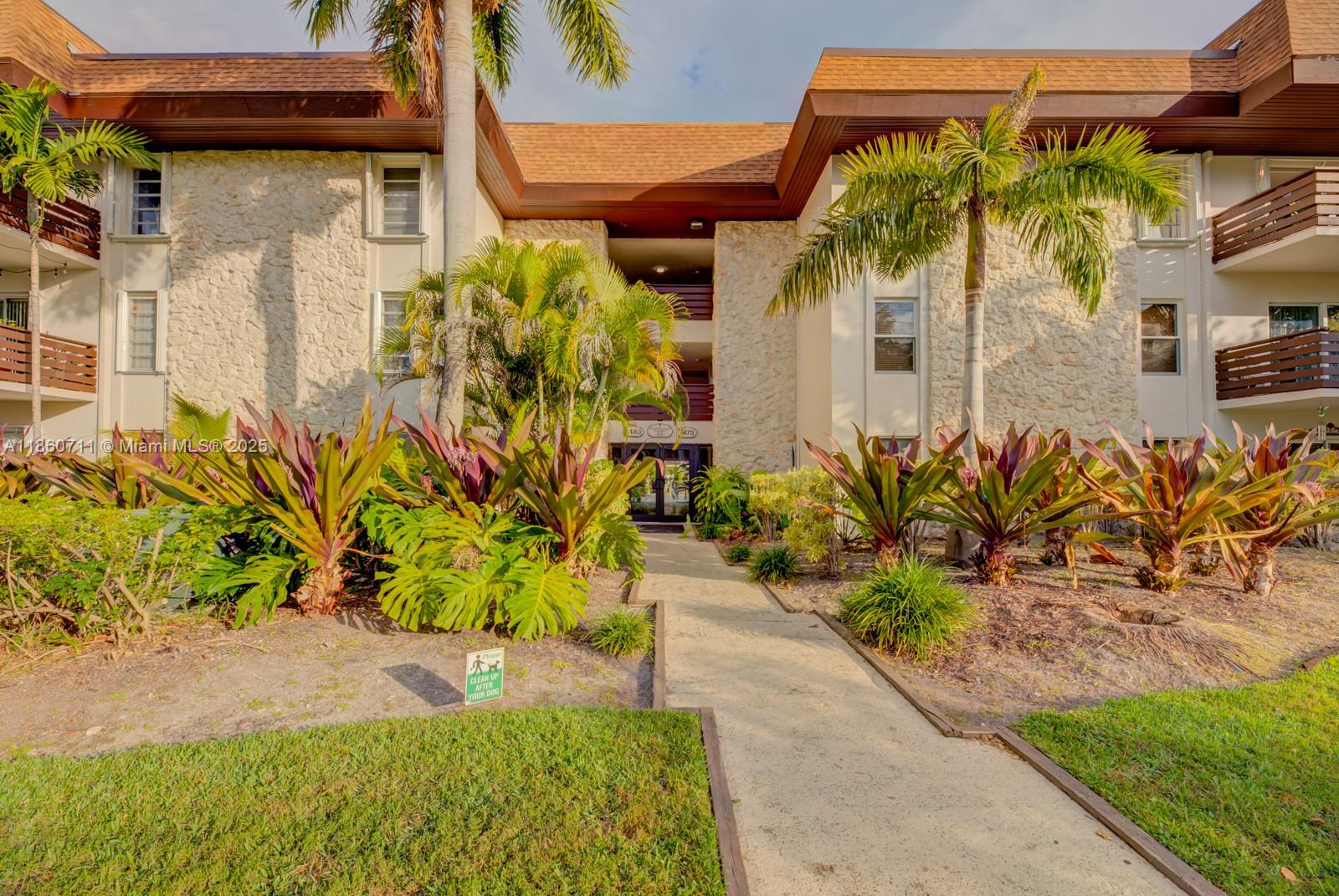 This centrally located, updated 2 bedroom, 2 bathroom condo has an open kitchen and a large balcony that
overlooks the private pool and lush gardens. The building is quiet, has a gym, beautiful pool, a new roof, gated parking, and secured access to building & parking area. Laundry facilities on each floor. 1 assigned parking and ample guest parking. Walking distance to the Metrorail and Dadeland Mall.
NO PETS NO EXCEPTIONS. SEE BROKER REMARKS FOR MORE. SHOWINGS BY APPOINTMENT ONLY