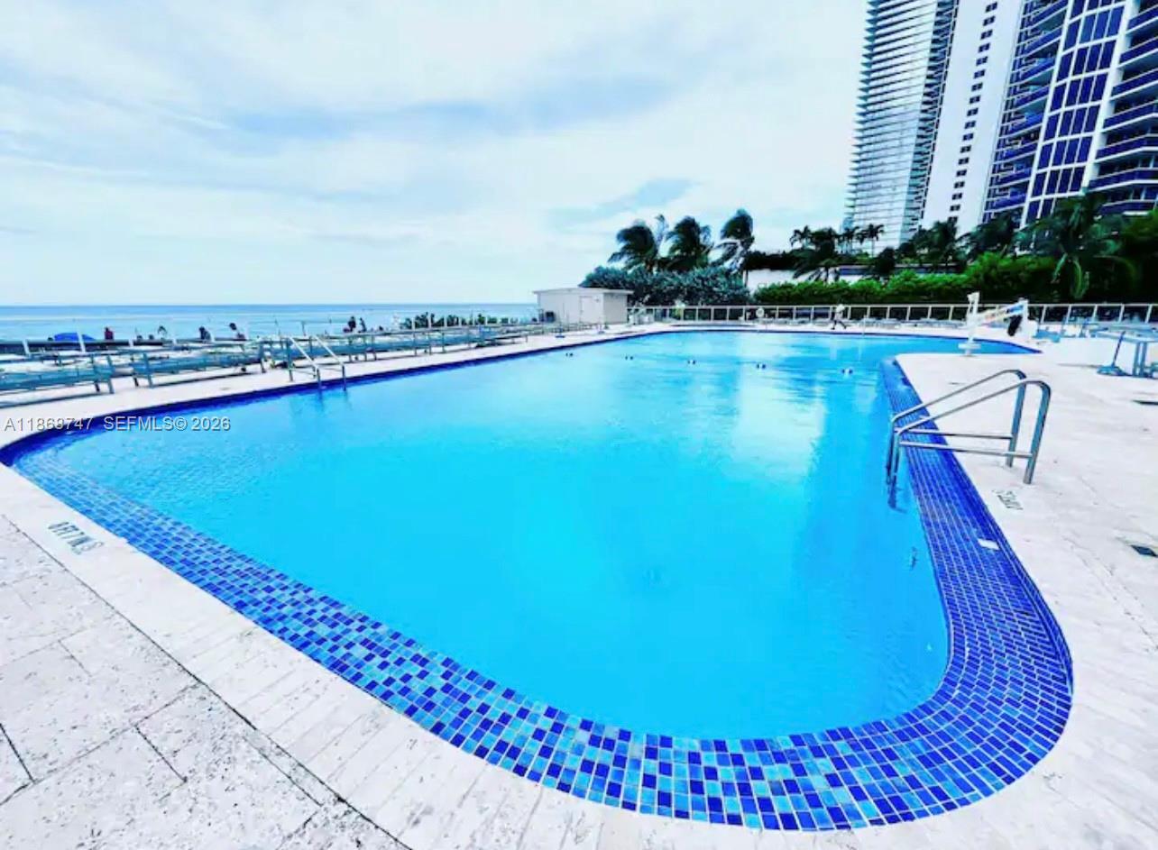 THE AVENTURA BEACH CLUB C - Residential