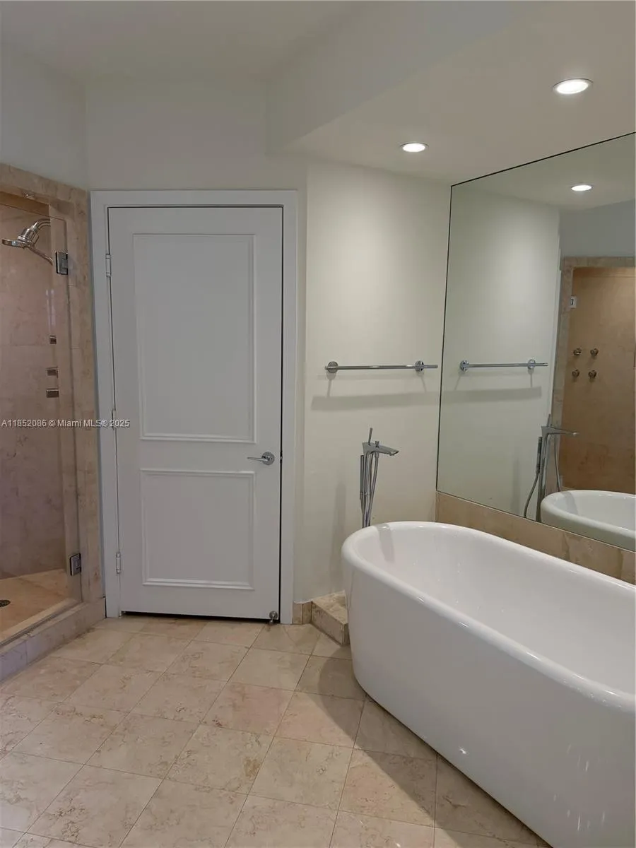 Key Biscayne, Florida 33149, United States, 3 Bedrooms Bedrooms, ,5 BathroomsBathrooms,Residential,Active,185132