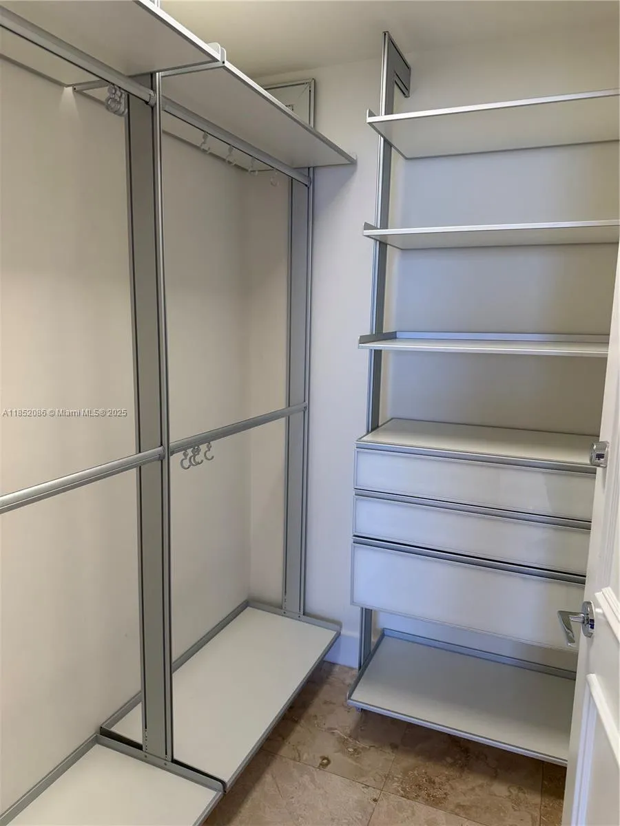 Key Biscayne, Florida 33149, United States, 3 Bedrooms Bedrooms, ,5 BathroomsBathrooms,Residential,Active,185132