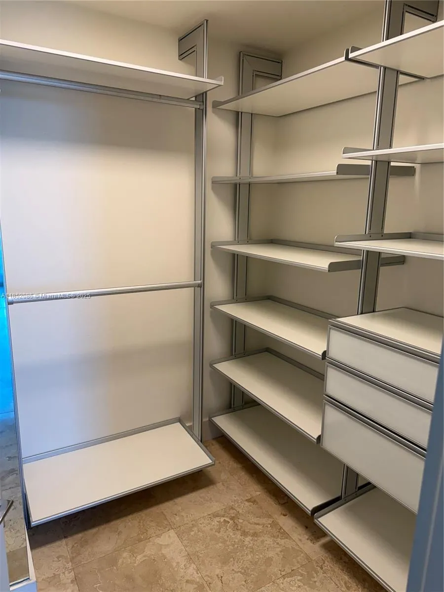 Key Biscayne, Florida 33149, United States, 3 Bedrooms Bedrooms, ,5 BathroomsBathrooms,Residential,Active,185132