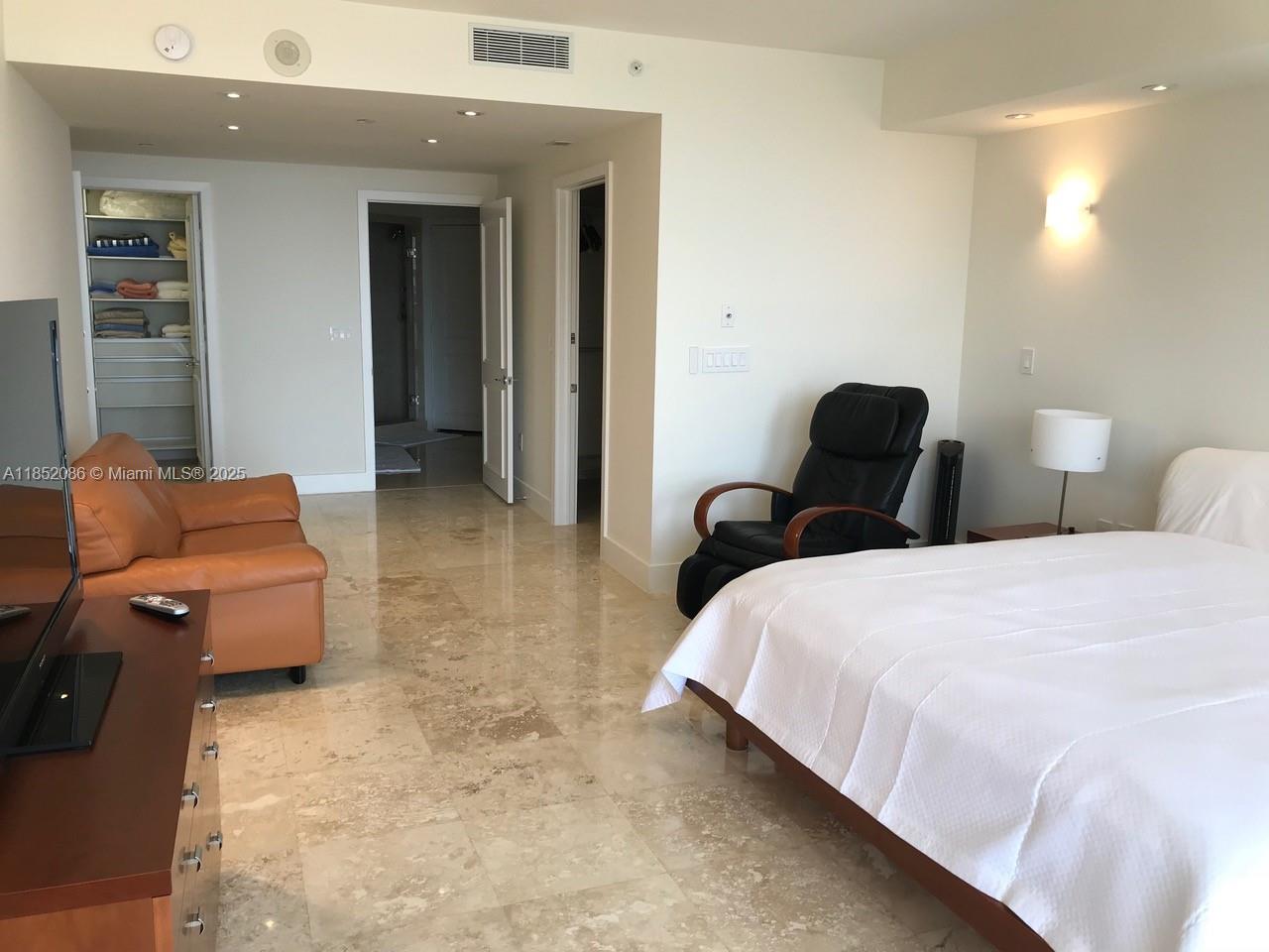 CLUB TOWER THREE CONDO - Residential Lease