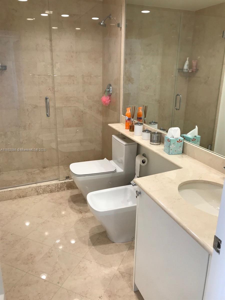 CLUB TOWER THREE CONDO - Residential Lease
