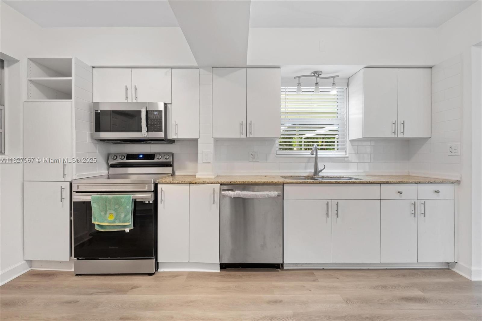 535 NE 158 ST