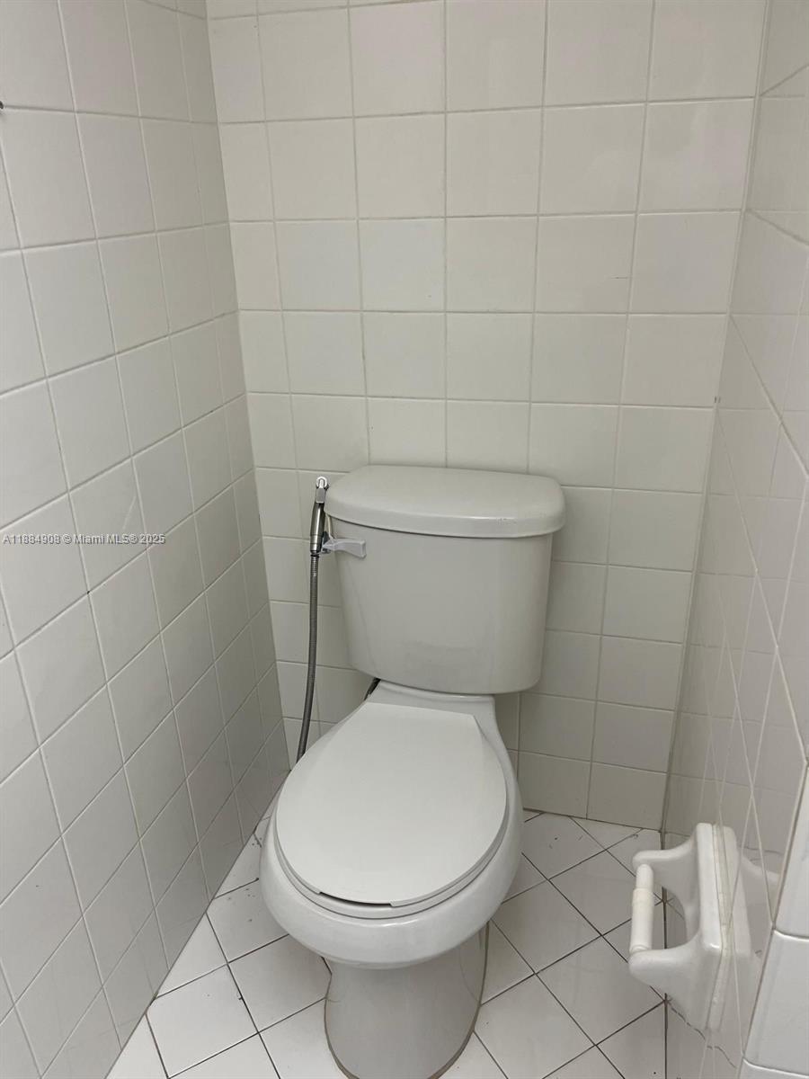 SAMARI LAKE EAST CONDO - Residential Lease