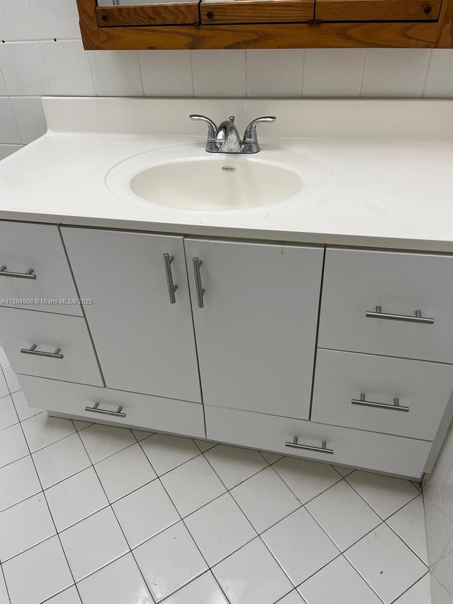 SAMARI LAKE EAST CONDO - Residential Lease