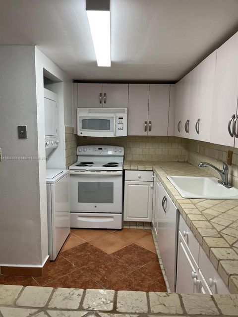 10000 NW 80th Ct 2108 Hialeah Gardens FL 33016