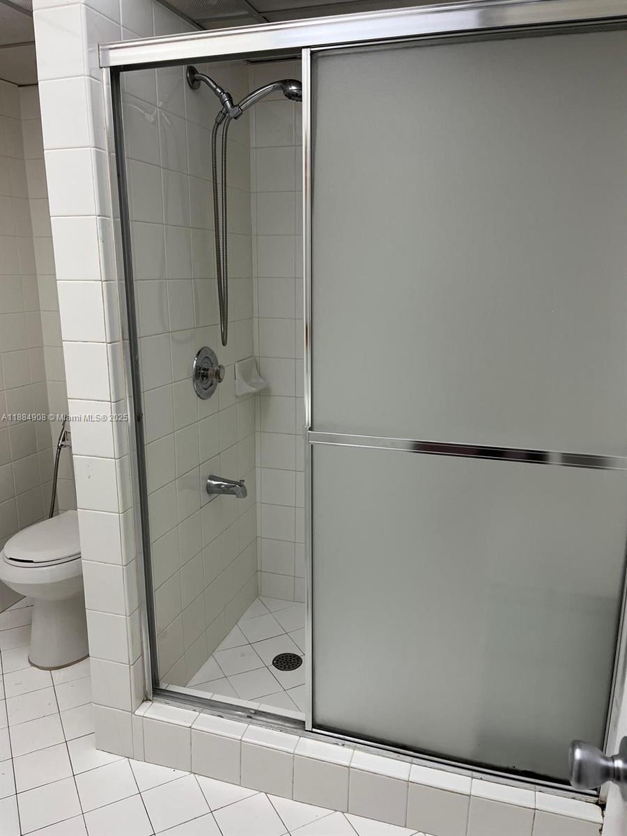 SAMARI LAKE EAST CONDO - Residential Lease