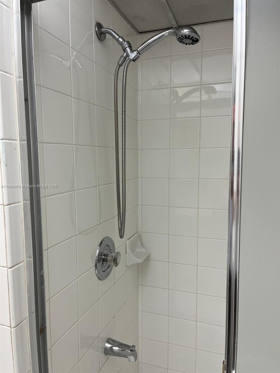 SAMARI LAKE EAST CONDO - Residential Lease