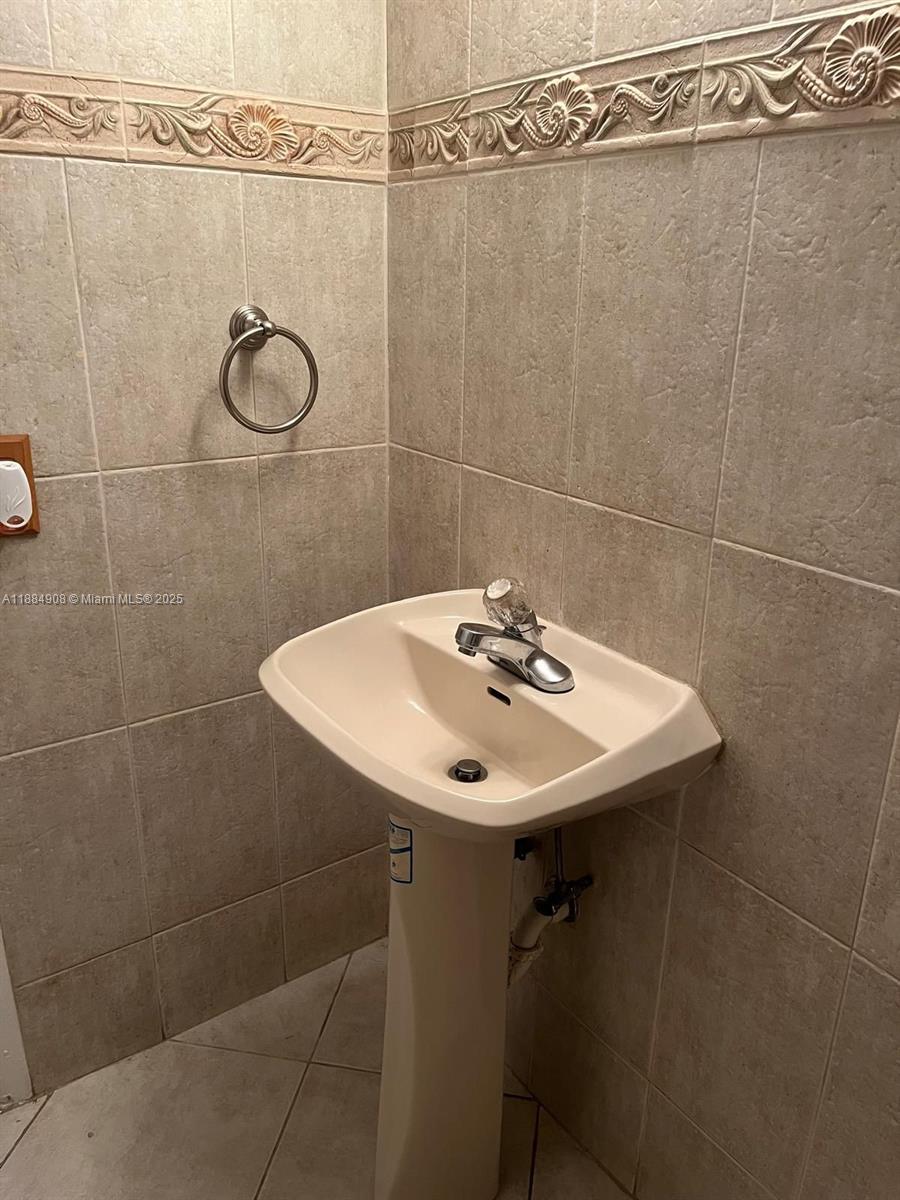 SAMARI LAKE EAST CONDO - Residential Lease