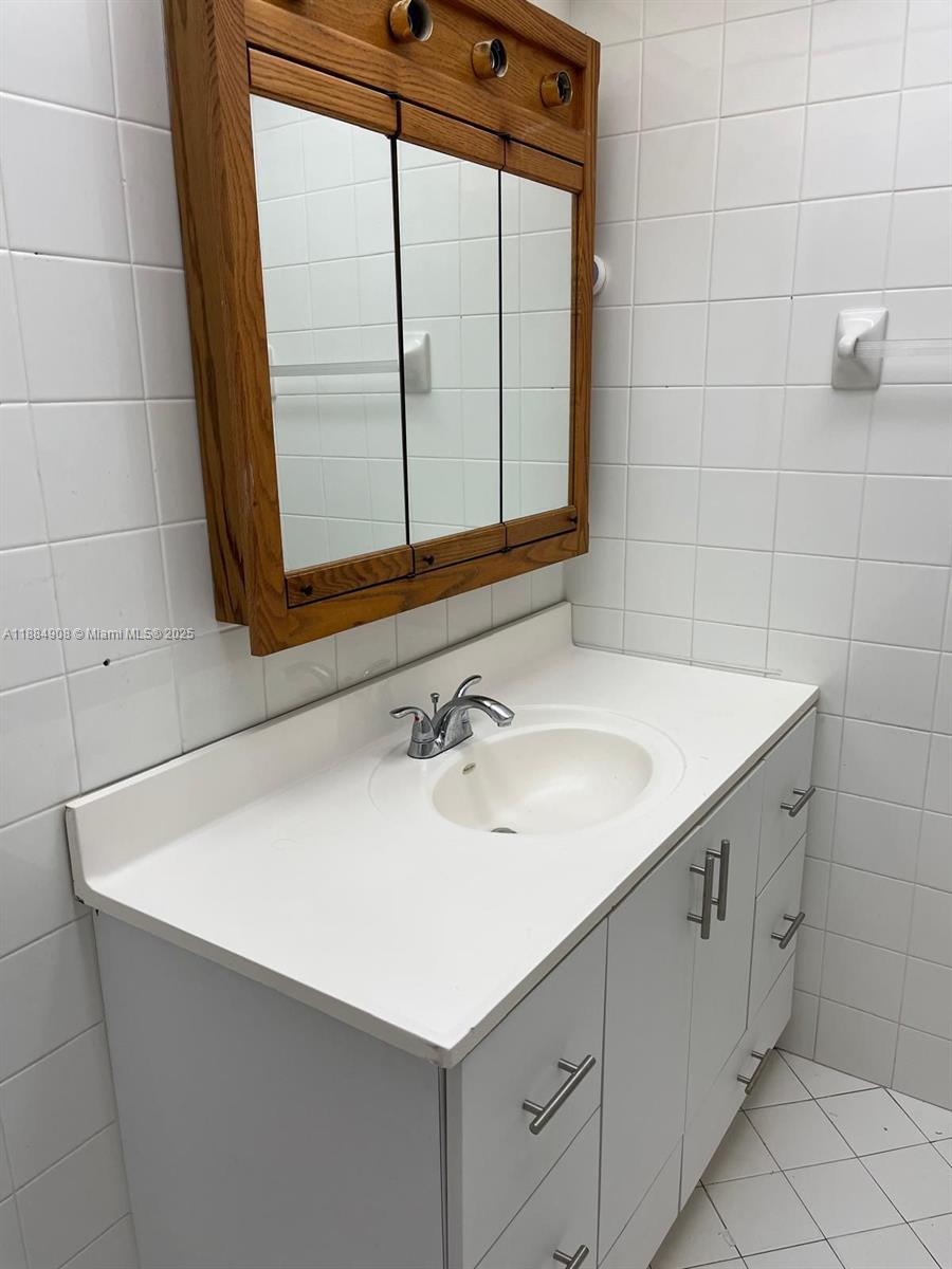 SAMARI LAKE EAST CONDO - Residential Lease