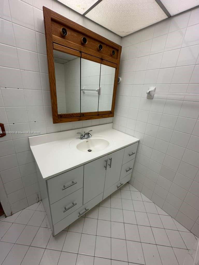 SAMARI LAKE EAST CONDO - Residential Lease