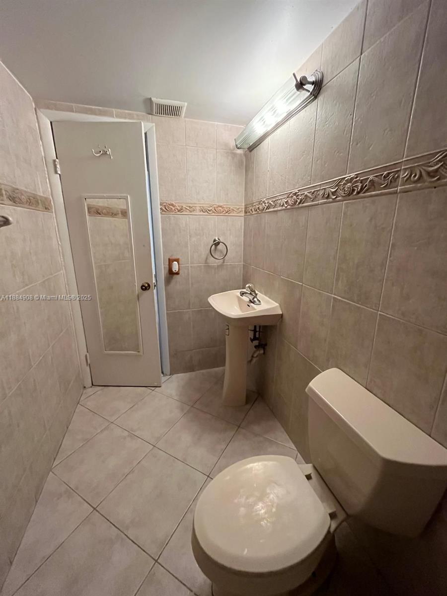 SAMARI LAKE EAST CONDO - Residential Lease