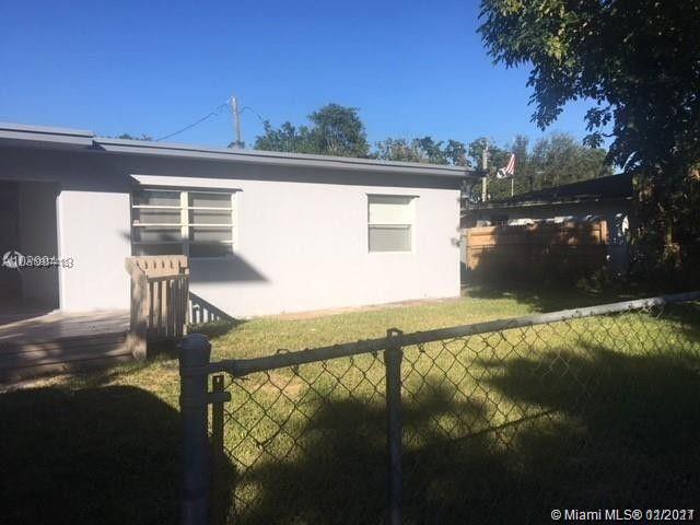 BEUTIFUL ALL REMODELL AND MODERN. 3/2 WITH GREAT SIZE OF BACK YARD THERE IS AN EXSTRA STOREGE IN THE BACK OF THE HOUSE.STOP LOOKING THIS IS YOU HOME!