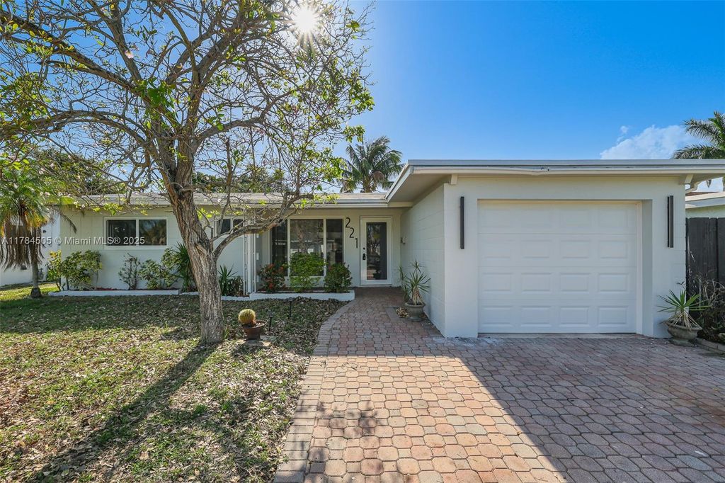 Photo of 221 SW 28th Ter, Fort Lauderdale, FL 33312 (MLS # A11784505)