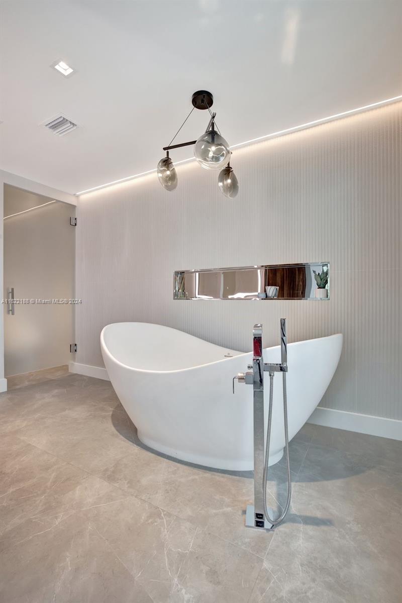 HOLLYWOOD CENTRAL BEACH - Residential Lease