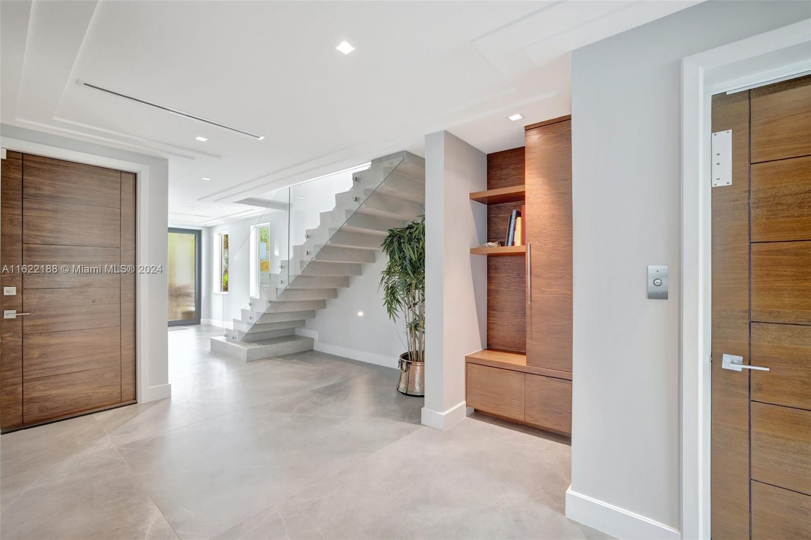 HOLLYWOOD CENTRAL BEACH - Residential Lease