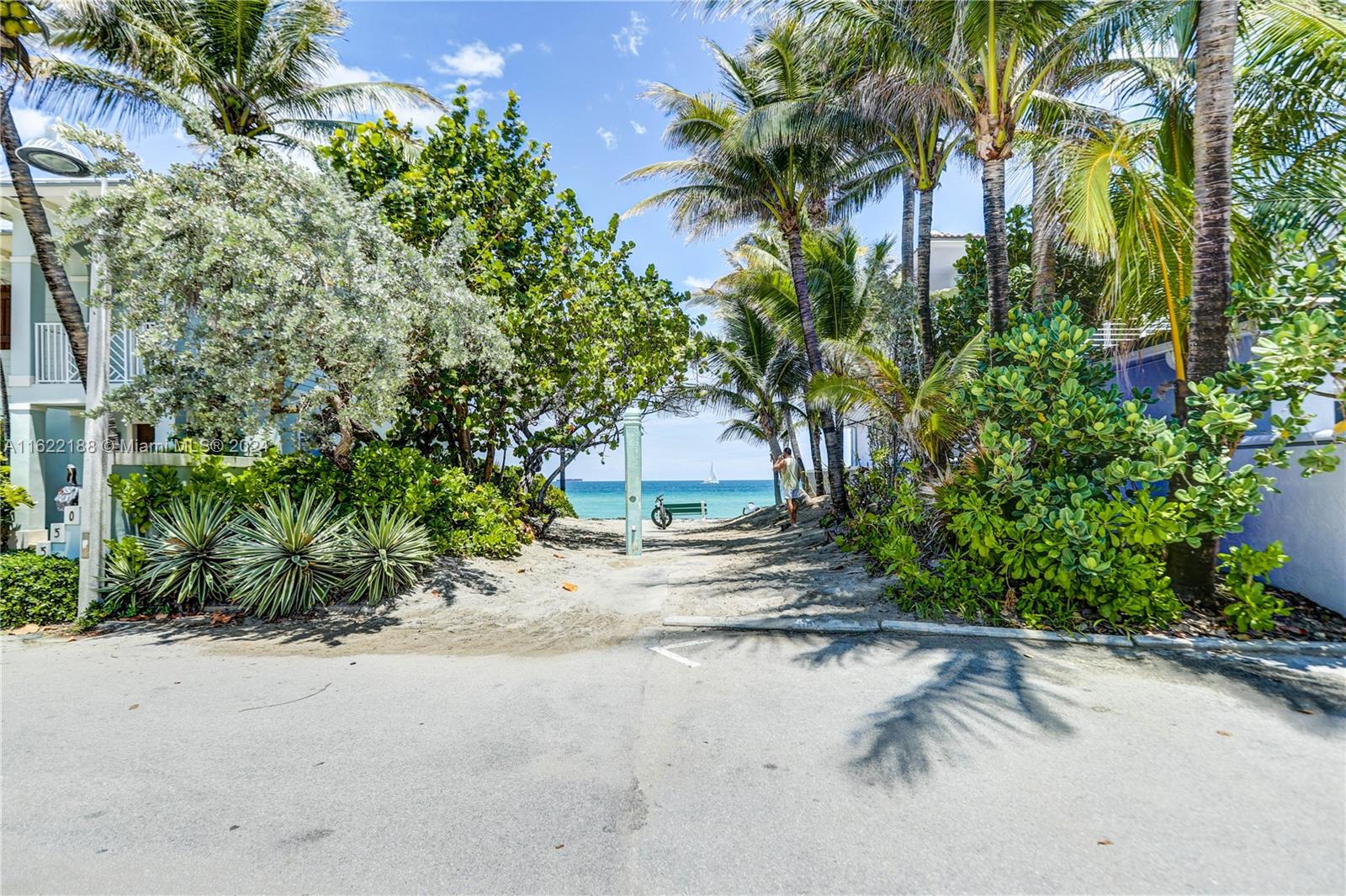 HOLLYWOOD CENTRAL BEACH - Residential Lease