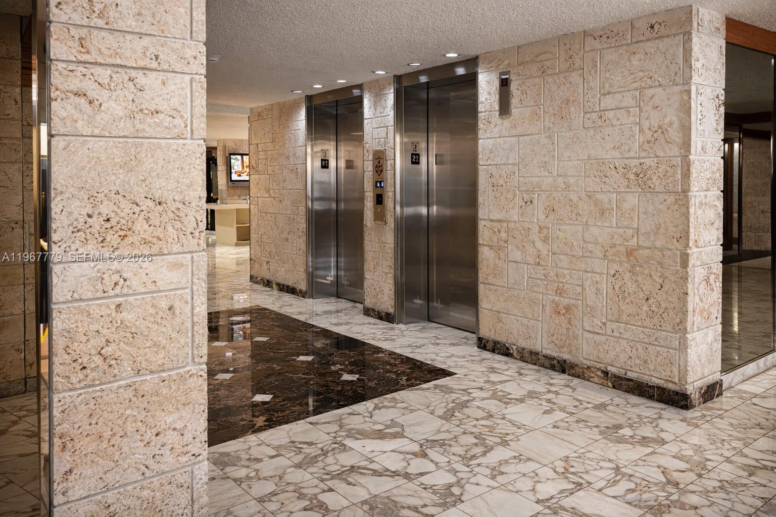 WINSTON TOWERS 500 CONDO - Residential